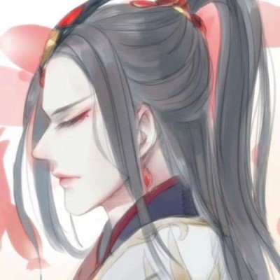 老人烧杨絮险些点着全村